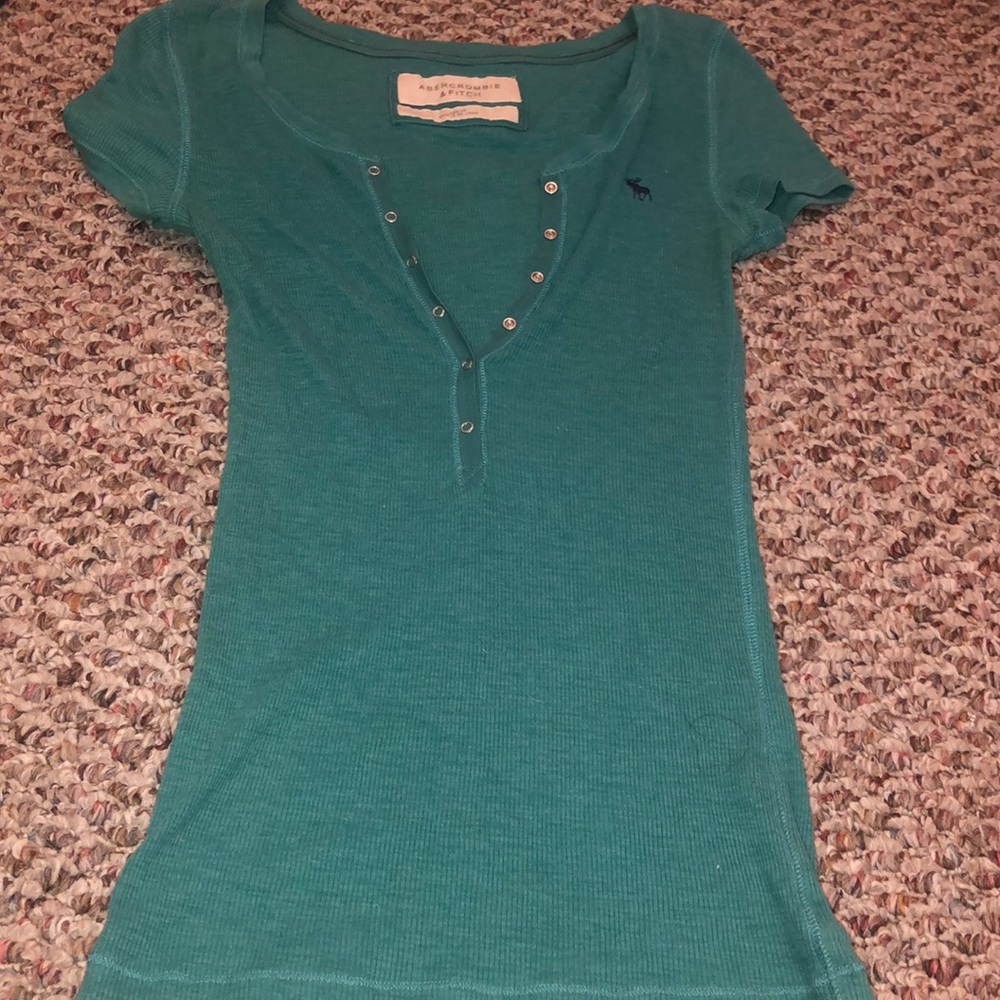 Abercrombie v neck tee